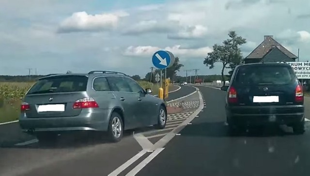 Zarzuty dla kierowcy, który zepchnął inne auto z drogi Ujście-Piła