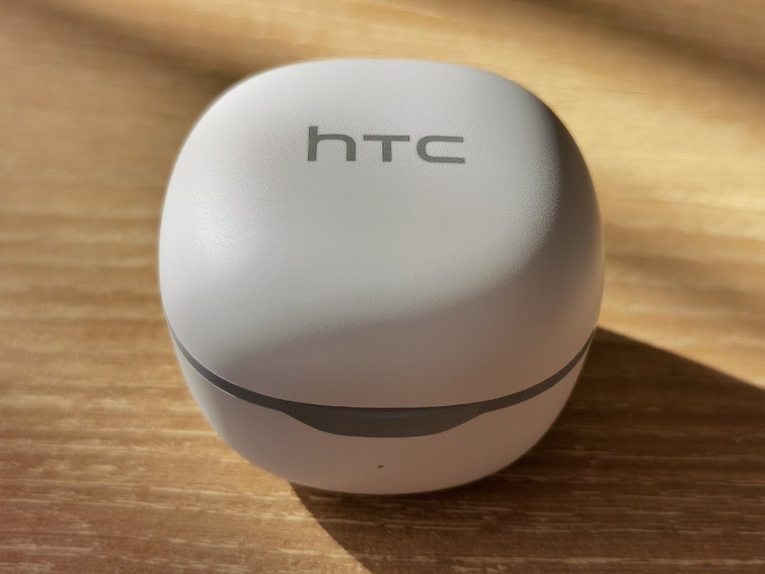 True Wireless Earbuds, pierwsze bezprzewodowe słuchawki HTC, to spora niespodzianka. Test, recenzja
