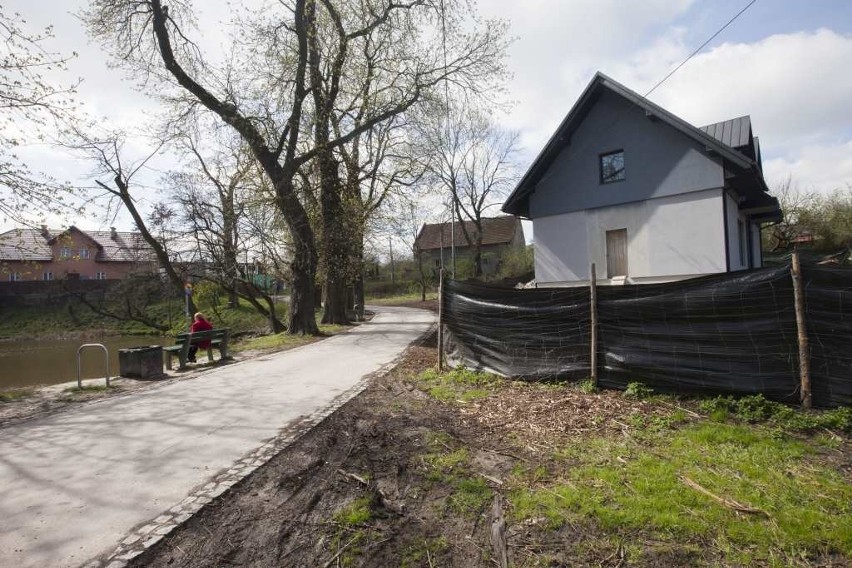 Dziś na działce przy ul. Kaczeńcowej 9 na wprost użytku...