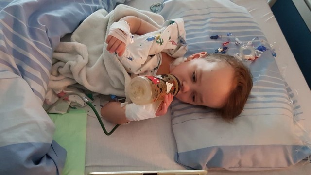 Przez kilka godzin trwała dziś (14 listopada) operacja na otwartym serduszku niespełna 3-letniego Frania Czyszaka z Tczewa. Chłopczyk urodził się z połową serduszka.