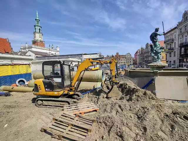 Remont płyty Starego Rynku w Poznaniu trwa. Przebudowa rozpoczęła się pod koniec 2021 roku i potrwa do jesieni 2023 roku.Zobacz wszystkie zdjęcia --->