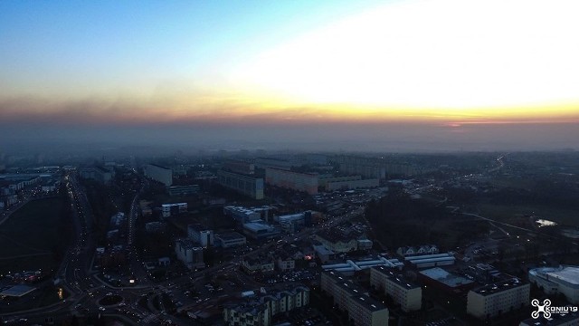 Nad Żorami unosi się chmura dławiącego w gardle dymu. Urząd Miasta wydał oficjalną odezwę: nie ma zagrożenie dla życia i zdrowia mieszkańców