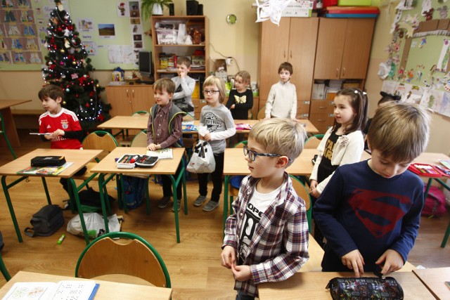 Jakie kryteria trzeba spełnić, żeby dziecko zostało przyjęte do szkoły spoza rejonu?