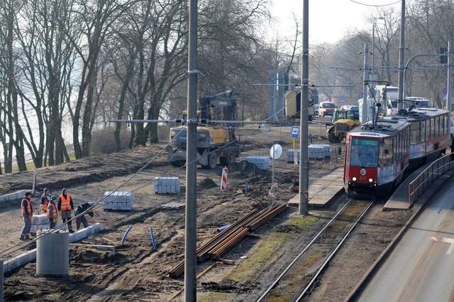 Od poniedziałku ruch tramwajów pomiędzy centrum a Skarpą zostanie wstrzymany. Nowe torowisko ma być gotowe za dwa tygodnie 