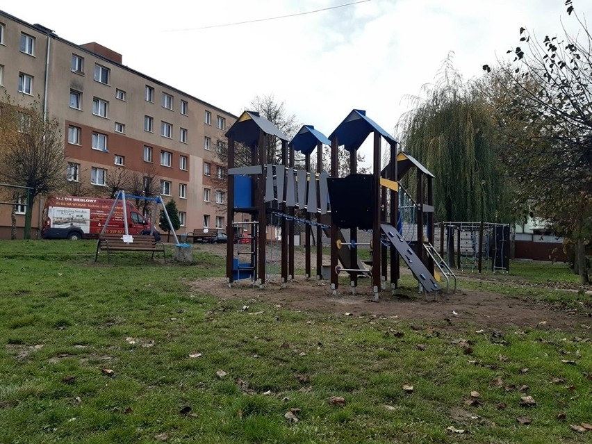 Maków Maz. Nowy plac zabaw już jest. Siłownia plenerowa, urządzenia do street workoutu i przystań kajakowa wkrótce