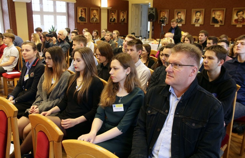 XLIV Ogólnopolskie Młodzieżowe Seminarium Astronomiczne im....