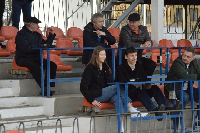 W środę 13 kwietnia KSZO 1929 Ostrowiec Świętokrzyski pokonał Siarkę Tarnobrzeg 1:0 w zaległym meczu trzeciej ligi. Byłeś na tym meczu? Znajdź się na zdjęciach!