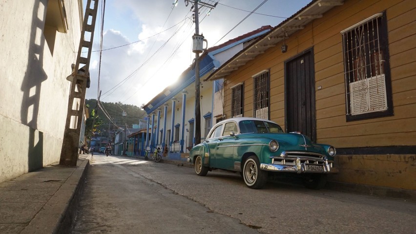 Praca taksówkarza na Kubie to opłacalne zajęcie. Zwłaszcza, jeśli jeździ się amerykańskim oldtimerem z lat 50. XX w ZDJĘCIA