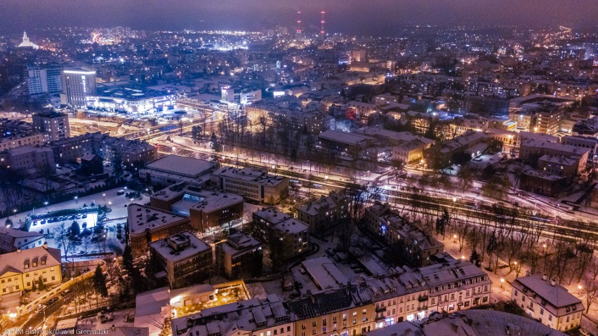 Białystok nocą. Zobacz nasze rozświetlone miasto z lotu ptaka w świątecznej odsłonie (zdjęcia)