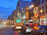 W Łodzi i w regionie skontrolowano taksówki jeżdżące na aplikacje. Zatrzymano pijanego kierowcę i trzech poszukiwanych przez policję