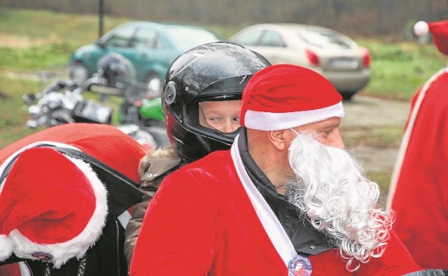 Motocykliści ze Szczecina od lat skutecznie rozweselają dzieci ze Szczecina i regionu. Radością dla najmłodszych są nie tylko paczki, które dostają, ale również możliwość przejażdżki motocyklem