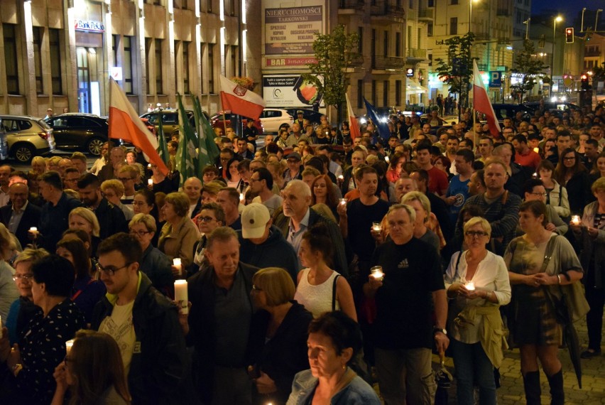 Kolejny "Łańcuch światła" w Lublinie. Protestowało około tysiąca osób [ZDJĘCIA]