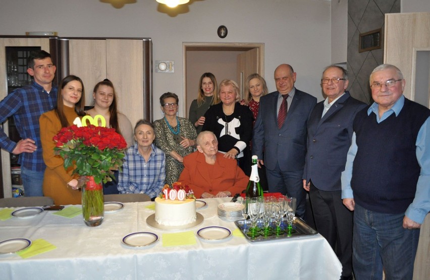 Obchody setnych urodzin pani Marty Kasińskiej z Ćmielowa.