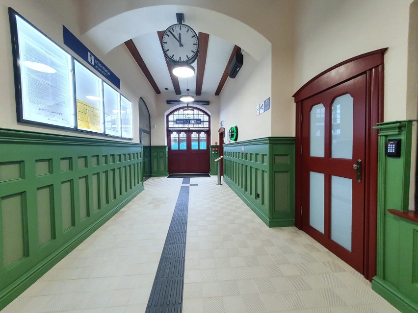 Dworzec kolejowy w Szymankowie po przebudowie. Wreszcie jego wygląd licuje z historycznym znaczeniem