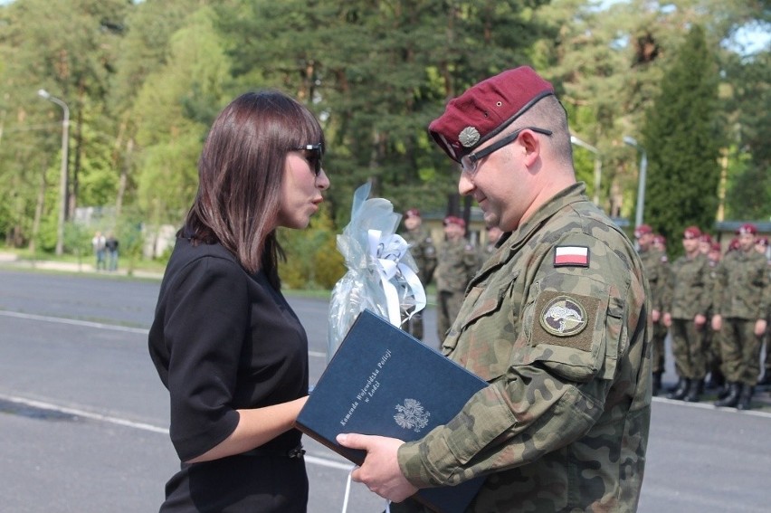 Żołnierz uratował życie rannego policjanta z Opoczna. Został wyróżniony za bohaterską postawę