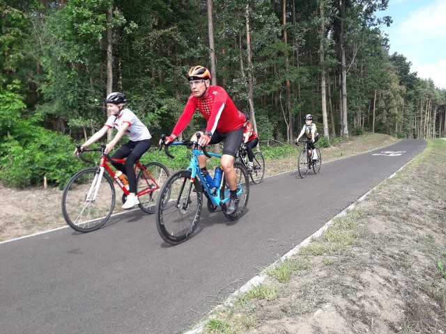 Z nowej ścieżki rowerowej pod Grudziądzem już korzystają rowerzyści i piesi.