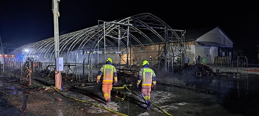 Nocny pożar w Białce w powiecie suskim. Magazyn spłonął doszczętnie