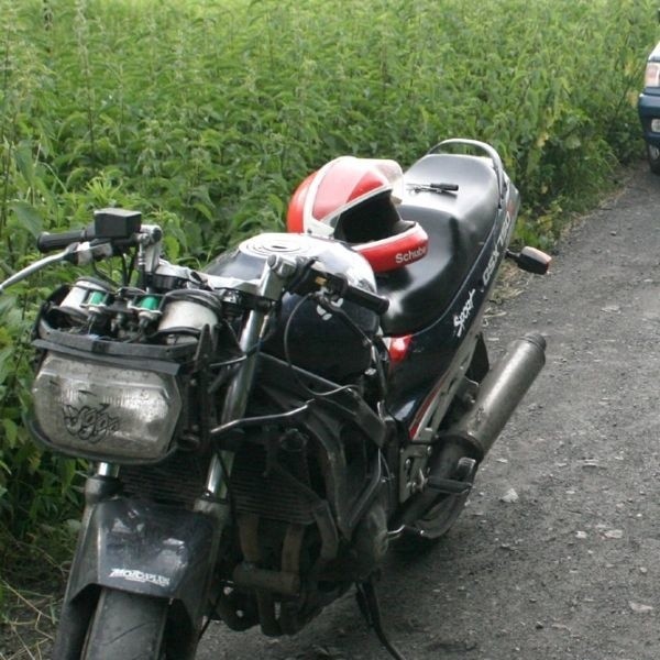 Tarnobrzescy policjanci mieli w czwartek pełne ręce roboty. Tym motocyklem kierował mężczyzna, który wydmuchał w alkomat ponad dwa promile.