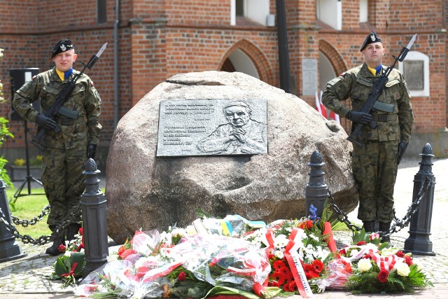 Dziś mija 40. rocznica śmierci sługi Bożego kard. Stefana Wyszyńskiego. Obchody tego wydarzenia odbyły się w parafii pw. Najświętszego Serca Pana Jezusa w Żarach. Jest to jedyne miejsce na terenie całego województwa lubuskiego upamiętniające Prymasa Tysiąclecia.