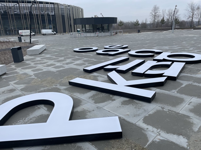 Na nowym stadionie piłkarskim w Sosnowcu montowane są...