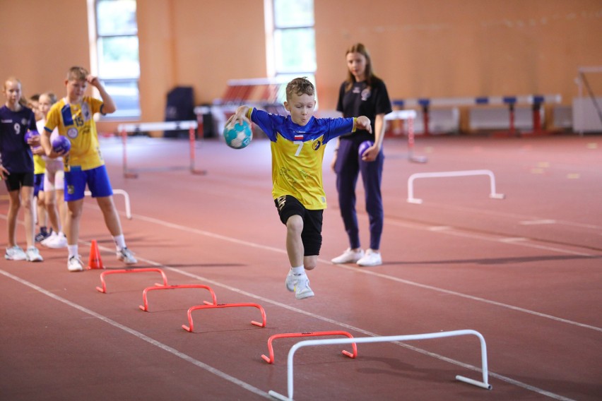 Industria Kielce wprowadza treningi dla dzieci w trakcie meczów ORLEN Superligi. Klub zaprasza wszystkich chętnych. Zobacz zdjęcia