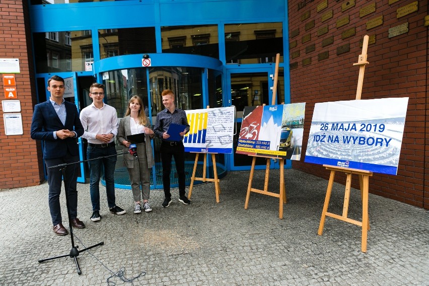 "Idźcie na wybory". Happening Młodych Demokratów w Szczecinie 