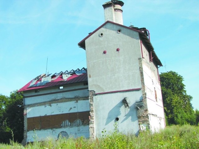 Właściciel chce wyburzyć budynek, a na działce zlokalizować obiekty handlowe i usługowe.