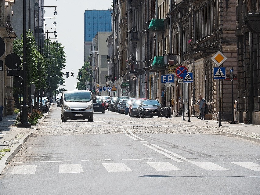 Ulica Sienkiewicza wciąż wygrodzona chociaż remont już się zakończył. Dlaczego? ZDJĘCIA