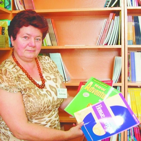Niewielu rodziców decyduje się na zakup całego nowego kompletu książek - mówi Walentyna Adamiuk, kierowniczka hajnowskiego &#8222;Domu Książki&#8221;