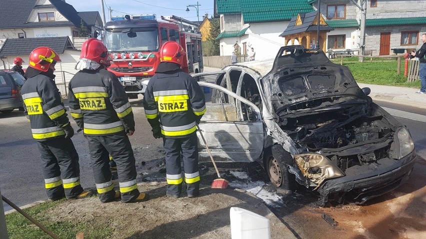 Bukowina Tatrzańska: W środku wsi spłonął samochód [GALERIA]