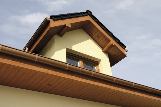 Podbitka dachowa to nie tylko sprawa estetyki. Jej zadaniem jest ochrona okapu.