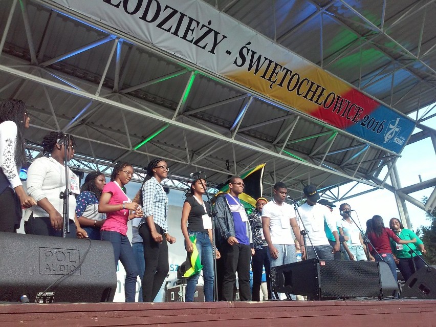 ŚDM Świętochłowice: Jamajczycy i Polacy zaśpiewali na "Skałce"