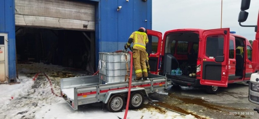 Pożar hali magazynowej w powiecie lubelskim. W akcji gaśniczej 31 zastępów strażaków, straty sięgnęły kilkunastu milionów złotych