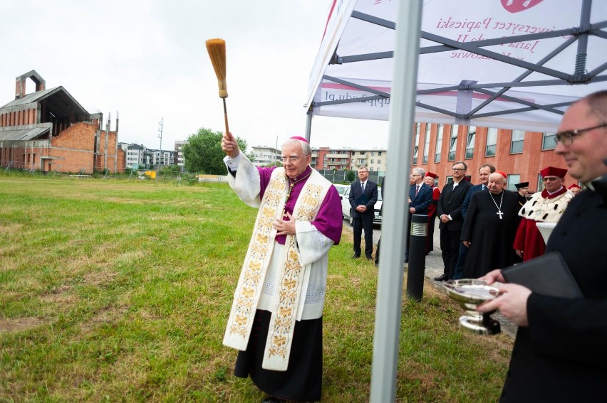 Kraków. Pobłogosławiono plac budowy nowego kampusu Uniwersytetu Papieskiego