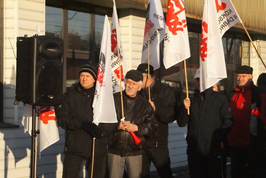 Pikieta przed Hutą Bankową w Dąbrowie Górniczej