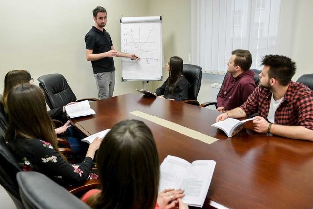 Nowy kierunek trwających dwa semestry studiów podyplomowych to oferta skierowana do osób, które mają zamiar pracować w dużych i średnich firmach.