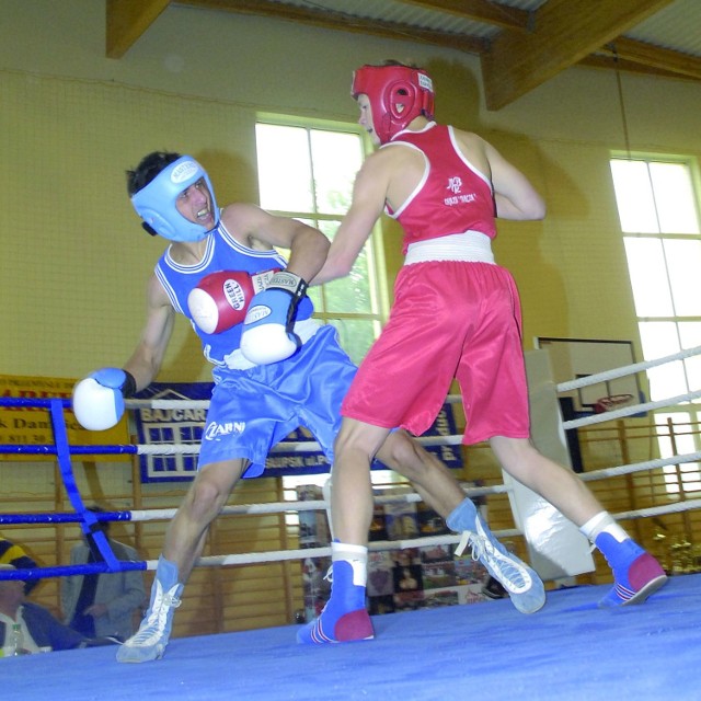 Demir Iwanow (po lewej) zaprezentował bardzo skuteczny boks.