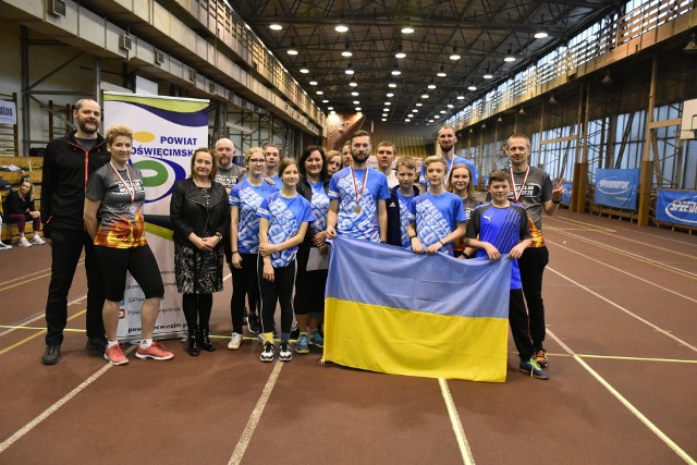 Zbiorowe miejsca noclegowe dla dużych grup uchodźców, powstaną w halach sportowych w Brzeszczach i Kętach.