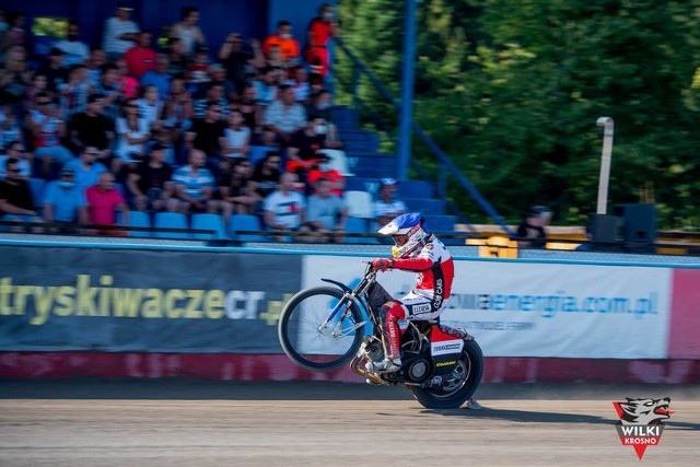 Zawodnicy Cellfast Wilków gotują się do pierwszych w tym roku galopów na torze