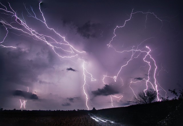 IMGW wydało ostrzeżenie przed burzami z deszczem i gradem dla województwa lubuskiego.
