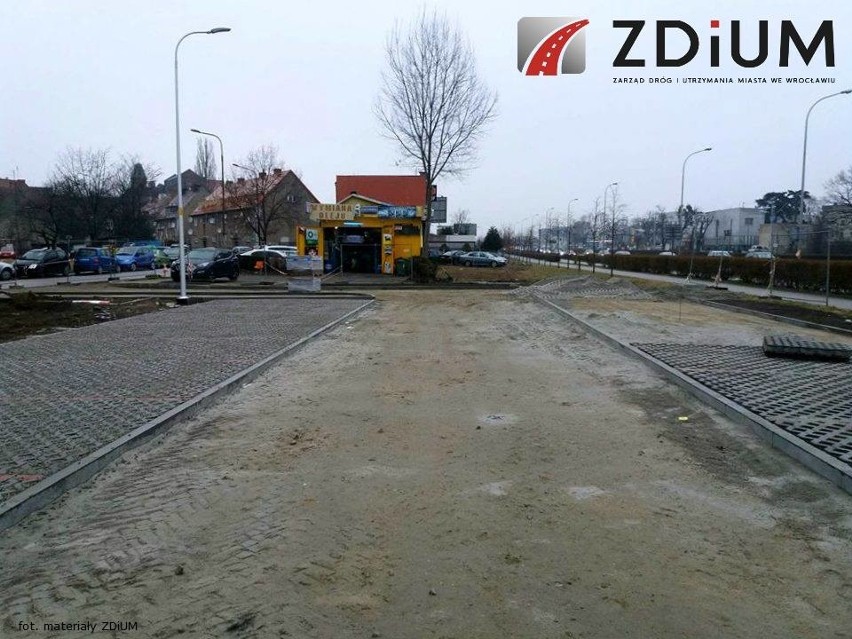 Wrocław: Budują parking na Różance.  Inwestycja ma być gotowa w maju [ZDJĘCIA]