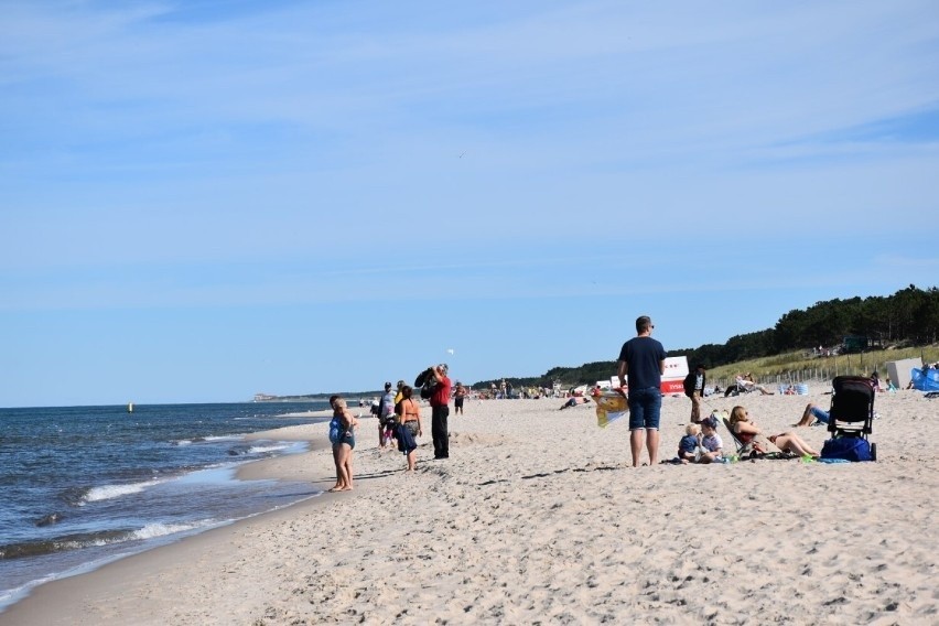 Tak wygląda plaża w Dąbkach wrześniową porą. Zdjęcia z...