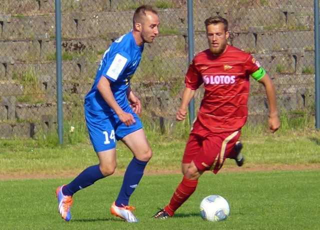Jakub Zejglic (niebieski strój) rozegrał w barwach Gwardii 26 ligowych meczów i strzelił dwa gole. Trafiał do siatki również w meczach pucharowych.