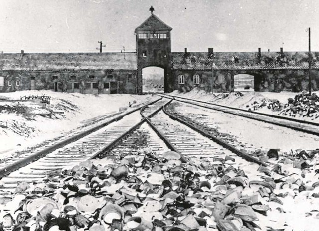 Członków Sonderkommando esesmani wybierali w trakcie skrupulatnej selekcji na rampie kolejowej