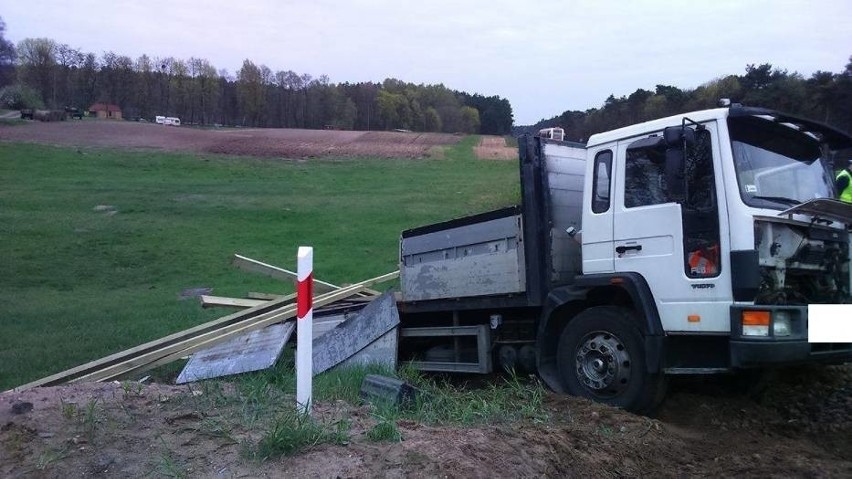 Skoki: Szynobus uderzył w ciężarówkę