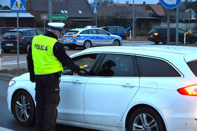 W poniedziałkowy poranek 9 stycznia policjanci z Kluczborka skontrolowali ponad 1000 kierowców.