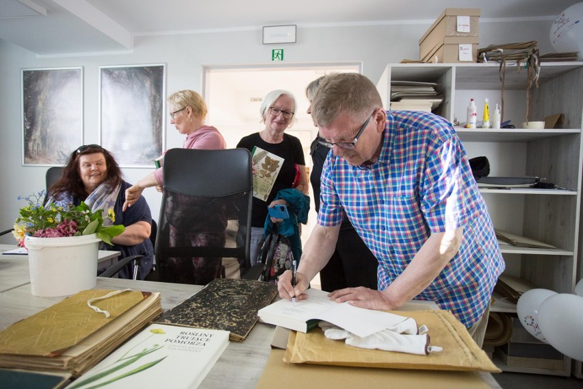 Takiej kolekcji botanicznej na Pomorzu nie ma nigdzie indziej. Warsztaty w Herbarium Akademii Pomorskiej w Słupsku