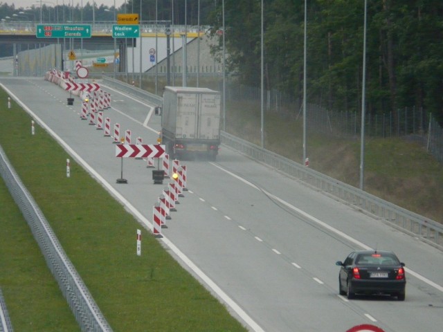 Za przejechanie autem ciężarowym lub autobusem odcinka Wieluń - Łask (74 km) trzeba będzie zapłacić od 15 do 39 zł. Odcinek Łask - Rzgów (19 km) kosztuje od 3,8 do 10 zł