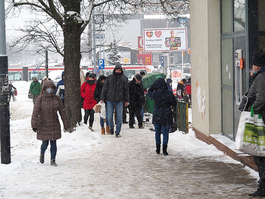 Zakupy na targowisku Dolna Ceglana w sobotę, 16 stycznia...