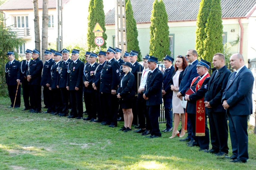 W Marzęcinie na ścianie budynku, w którym mieści się...